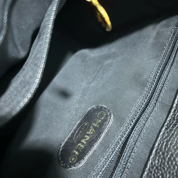 Chanel Classic Black Leather Shoulder Bag - Picture 7 of 10